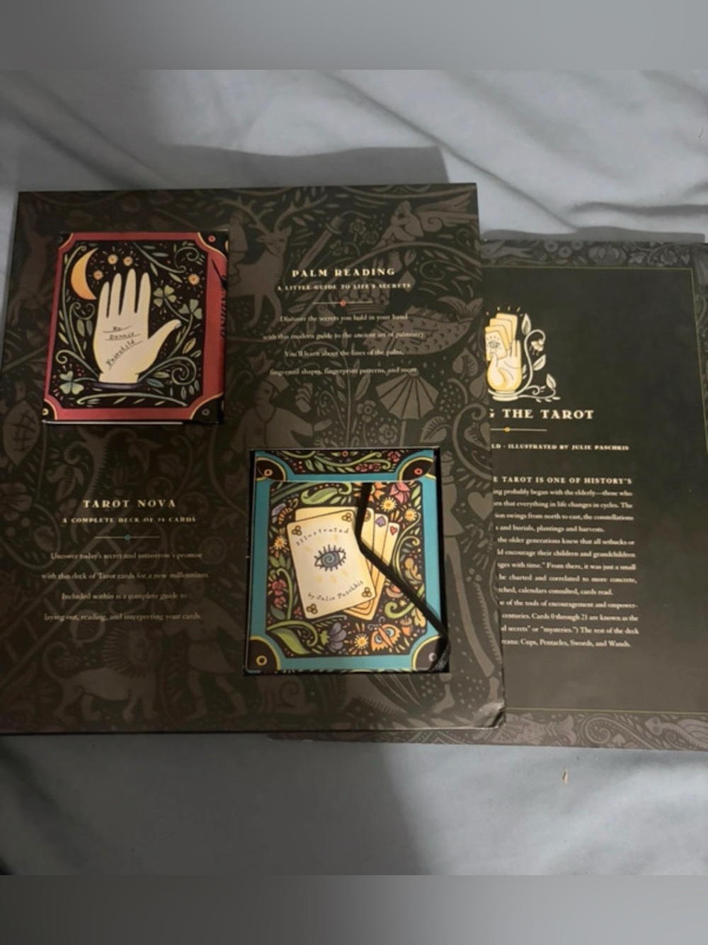 Fortune-Telling Tarot Nova Palm Reading Kit
Reveal Inner Truths/Denn